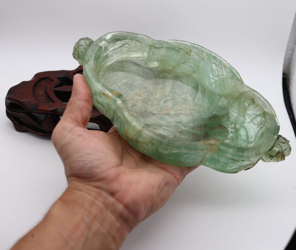 QING DYNASTY 1900 Decorative Vase Carved In Translucent Green Fluorite In Stand
