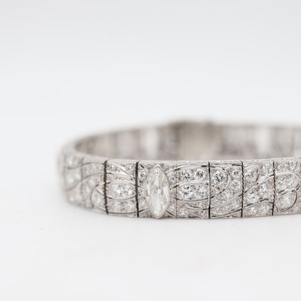 CARTIER 1930 Art Deco Platinum Bracelet With 18.30 Cwt. Of VS Diamonds In Box