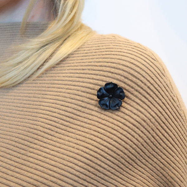 -French 1905 Edwardian Art Nouveau Black Onyx Flower Clip In 18Kt Yellow Gold