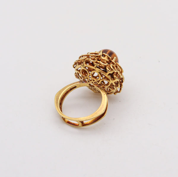 -Modernist 1970 Sculptural Cocktail Ring In 18Kt Gold With Tiger Eye