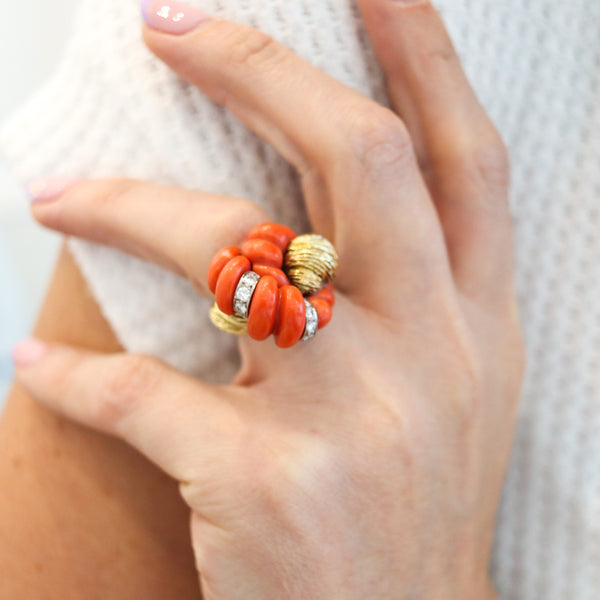 MID CENTURY 1960 Italian Fluted Corals Cocktail Ring In 18Kt Yellow Gold With Diamonds