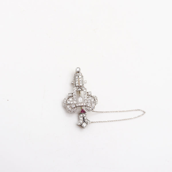 FRENCH 1925 Art-Deco Foldable Jabot In Platinum With VS Diamonds & Ruby