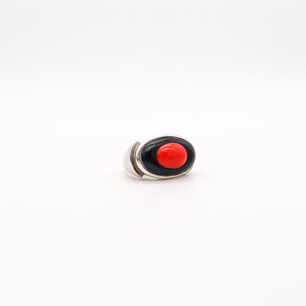 -Italian Art Deco 1935 Cocktail Ring In .925 Sterling With Coral And Onyx