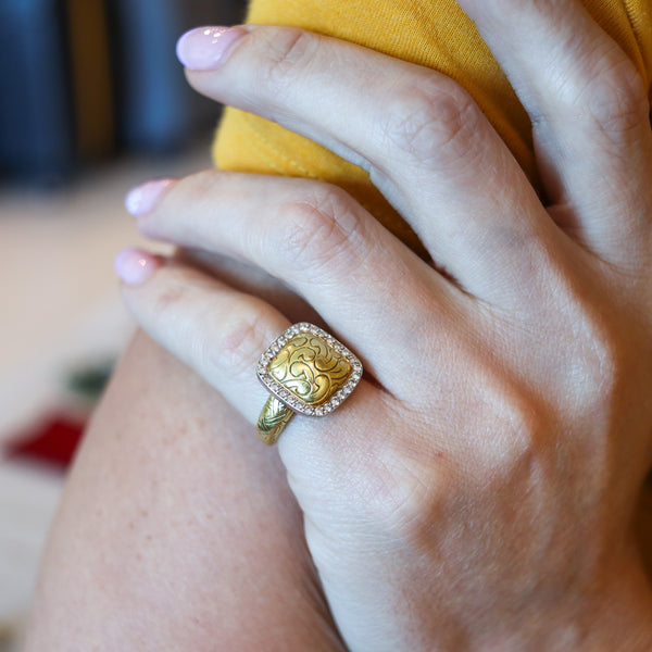 CARLO VIANI Sculptural ring In 18Kt Yellow Gold With Round Diamonds