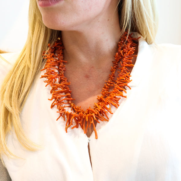 -Italian 1960 Double Strand Roots Coral Necklace Mount In Yellow Gold