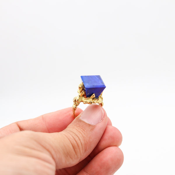 CHAUMET 1970 Modernist Sculptural Ring In 18Kt Yellow Gold With Geometric Lapis