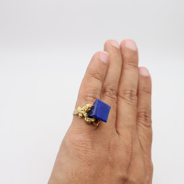 CHAUMET 1970 Modernist Sculptural Ring In 18Kt Yellow Gold With Geometric Lapis