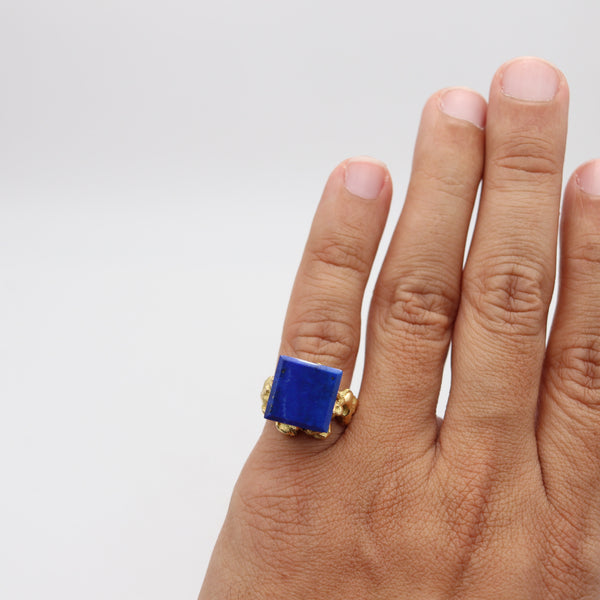 CHAUMET 1970 Modernist Sculptural Ring In 18Kt Yellow Gold With Geometric Lapis