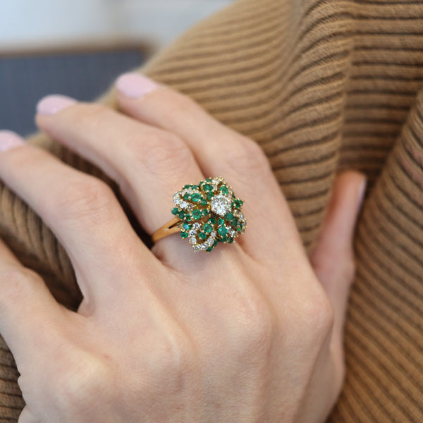 CLASSIC Cocktail Ring In 18Kt Gold With 2.30 Ctw Diamonds & Colombian Emeralds
