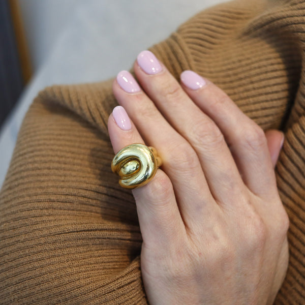 DAVID WEBB 1975 New York Knot Cocktail Ring In Solid 18Kt Yellow Gold
