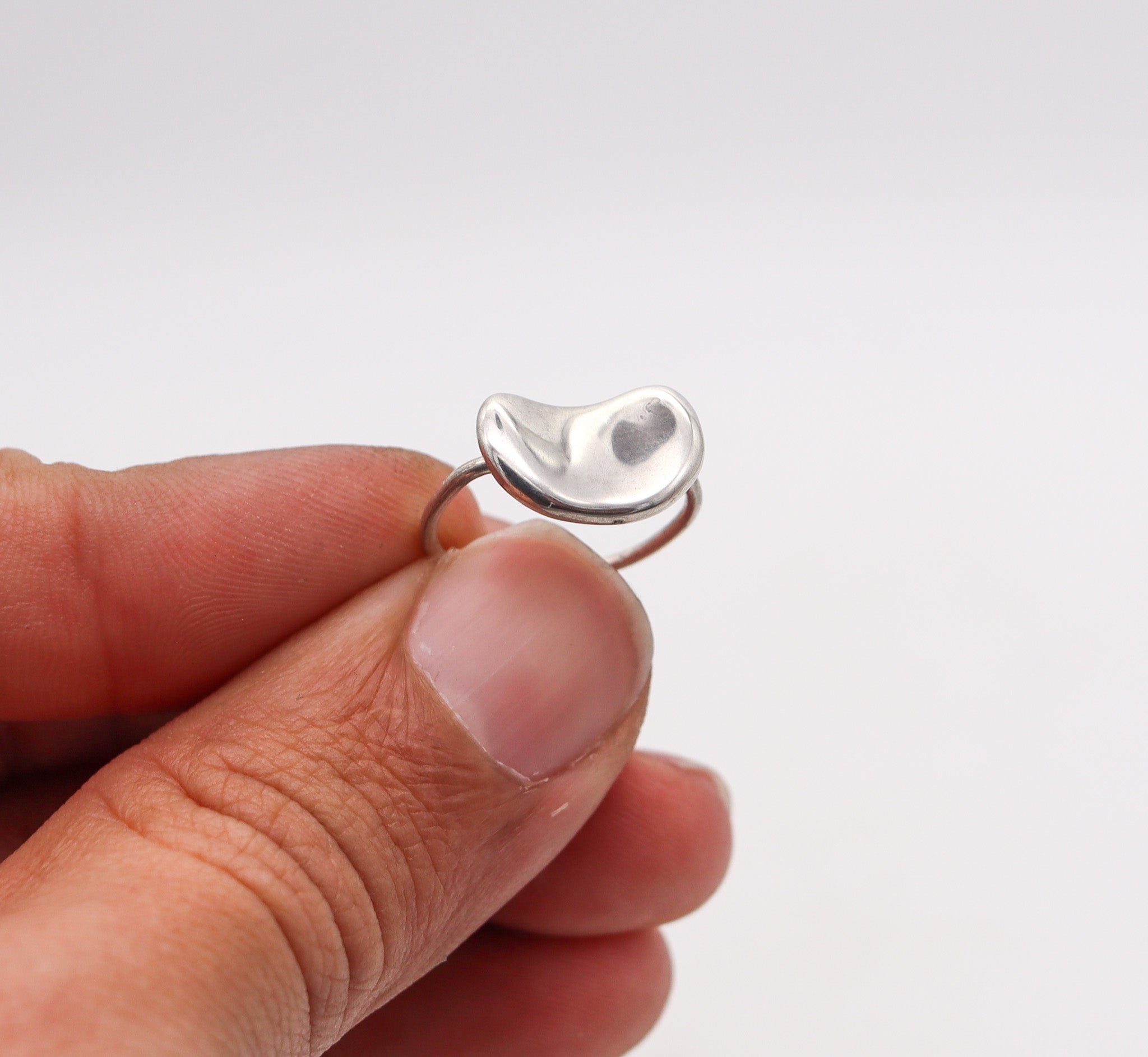 Tiffany & Co. 1985 Elsa Peretti Kinetic Bean Ring In Solid .925