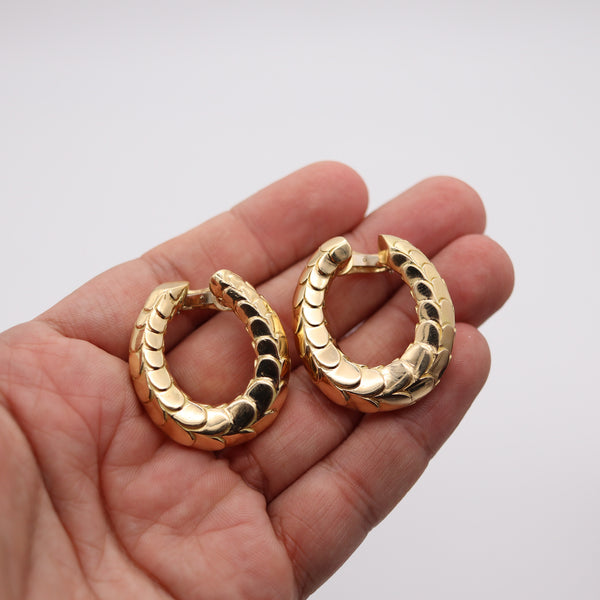 CARTIER Paris Scalloped Large Hoops Earrings In Solid 18Kt Yellow Gold