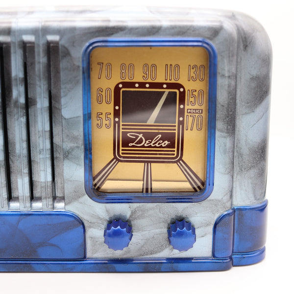 -Delco R-1150 Art Deco 1939 Tube Radio With Swirled Catalin Blue Colors