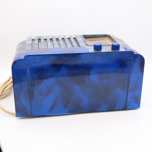 -Delco R-1150 Art Deco 1939 Tube Radio With Swirled Catalin Blue Colors