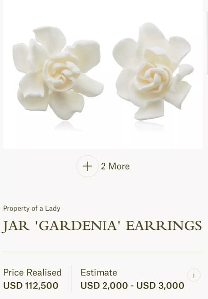 JAR PARIS Clips On White Gardenias Earrings In 18Kt Gold and Resin