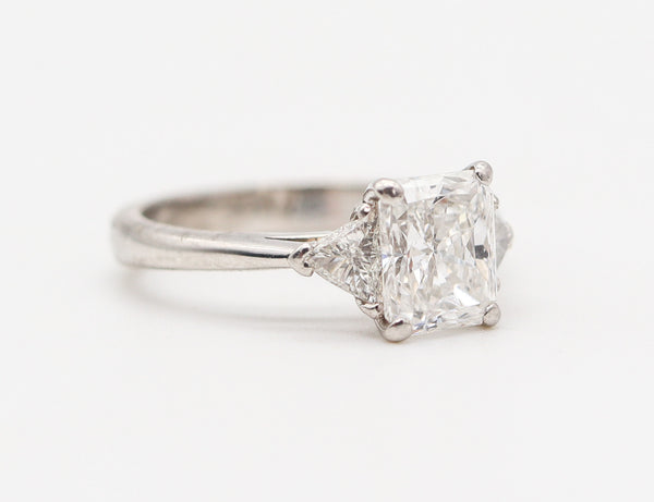 CARTIER Paris Starburst Three-Stones Ring In Platinum With 1.55 Carats VVS Diamonds