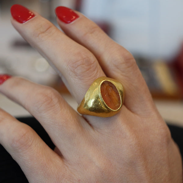 ANCIENT ROME 100-200 AD Signet Intaglio Ring In 23Kt Gold & Carved Carnelian