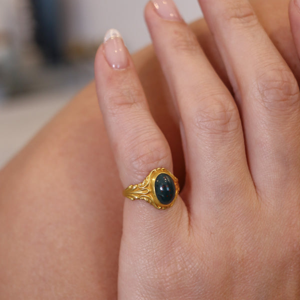 -Austrian 1890 Art Nouveau Ring In 18Kt Yellow Gold With Oval Bloodstone