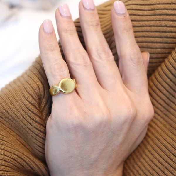 TIFFANY & CO. 1978 Elsa Peretti Thumbprint Ring In Solid 18Kt Yellow Gold