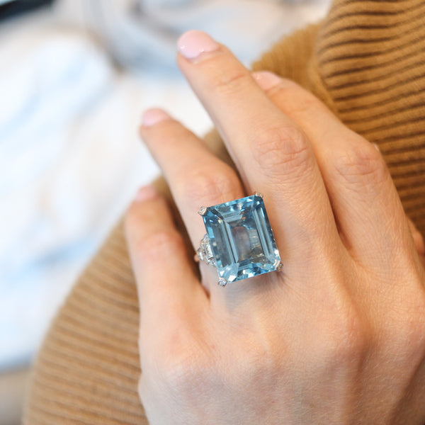 SANTA-MARIA Aquamarine Art Deco Platinum Cocktail Ring With Diamonds 32.38 Ctw