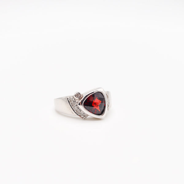 CLASSIC Italian Ring In 14Kt White Gold With 1.90 Cwt In White Diamonds & Red Garnet