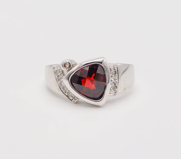 CLASSIC Italian Ring In 14Kt White Gold With 1.90 Cwt In White Diamonds & Red Garnet
