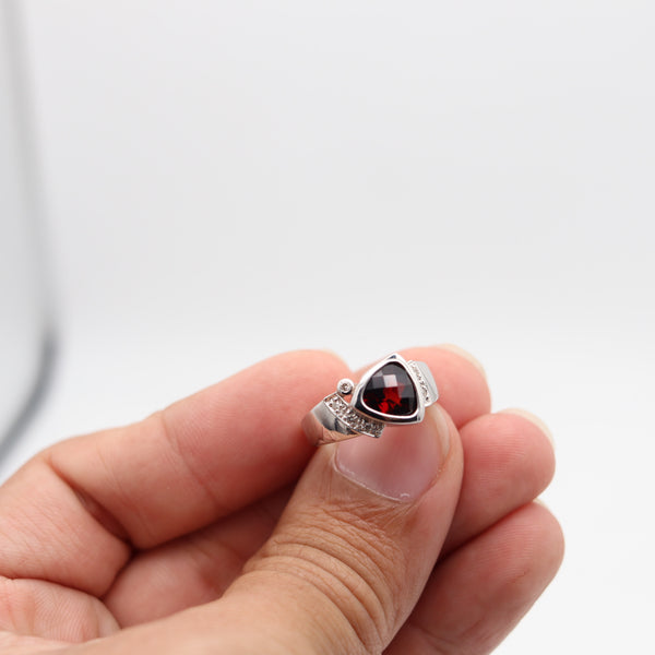 CLASSIC Italian Ring In 14Kt White Gold With 1.90 Cwt In White Diamonds & Red Garnet