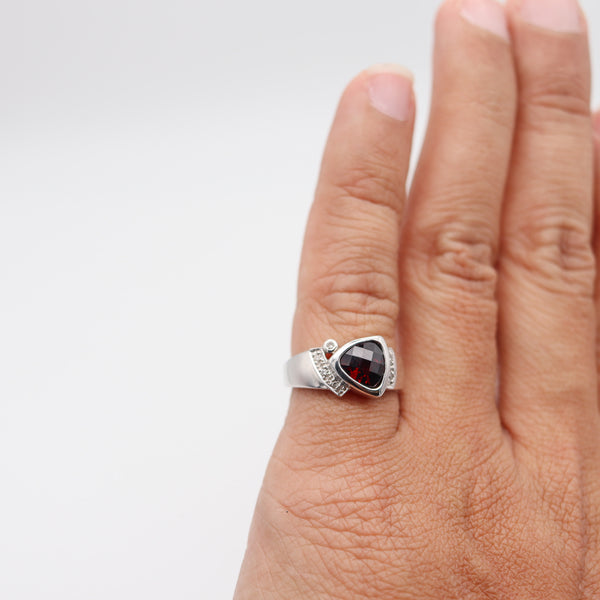CLASSIC Italian Ring In 14Kt White Gold With 1.90 Cwt In White Diamonds & Red Garnet