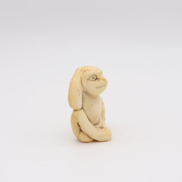 JAPAN 1890 Meiji Period Carved Netsuke Of A Seated Monkey embracing Her Young