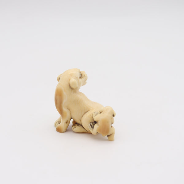 JAPAN 1885 Meiji Period Carved Netsuke Of Seated Foo-Dog With Onyx Eyes