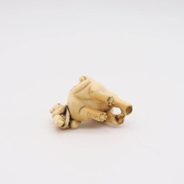 JAPAN 1885 Meiji Period Carved Netsuke Of Seated Foo-Dog With Onyx Eyes