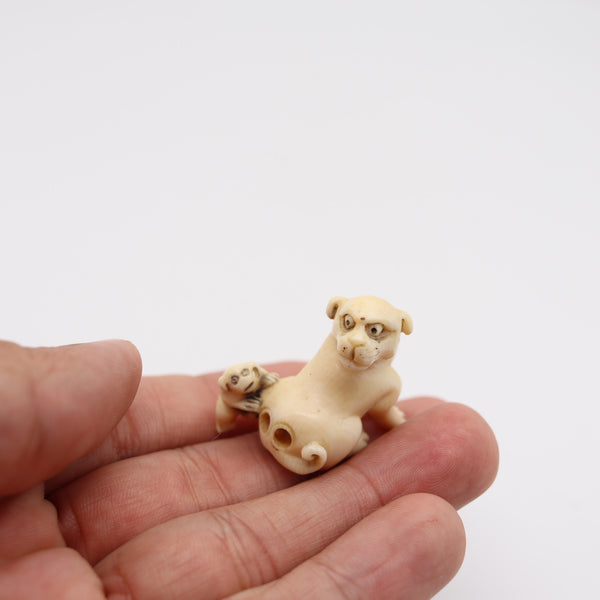 JAPAN 1885 Meiji Period Carved Netsuke Of Seated Foo-Dog With Onyx Eyes