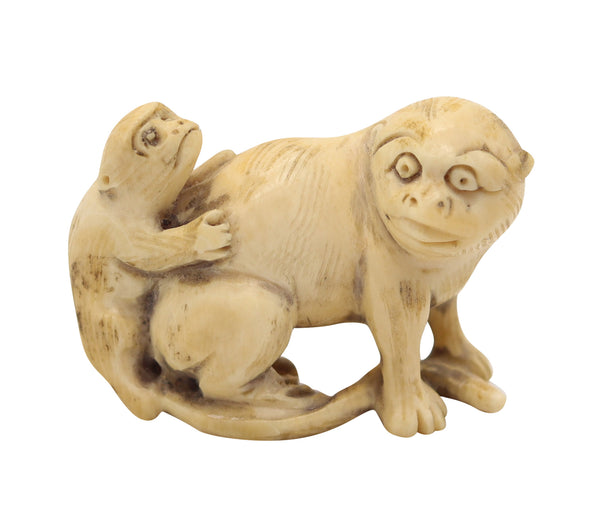 JAPAN 1875 Meiji Period Carved Netsuke Of A Walking Monkey With Her Young