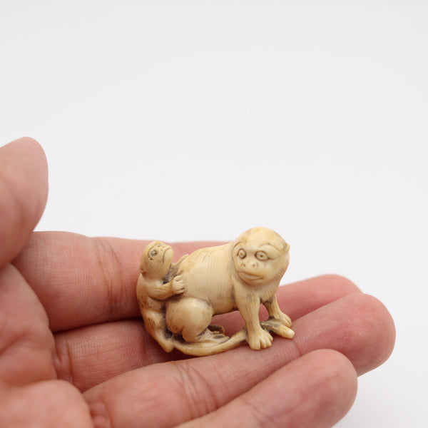 JAPAN 1875 Meiji Period Carved Netsuke Of A Walking Monkey With Her Young