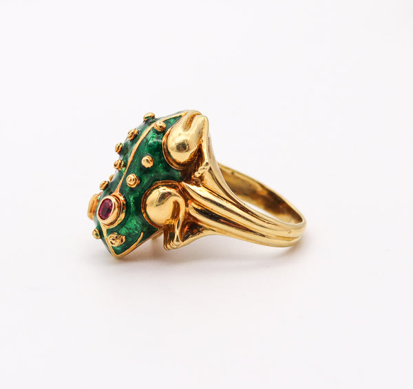 DAVID WEBB Green Enameled Sculpted Frog Ring In 18Kt Yellow Gold With Rubies