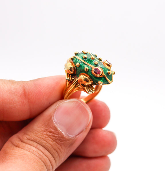 DAVID WEBB Green Enameled Sculpted Frog Ring In 18Kt Yellow Gold With Rubies