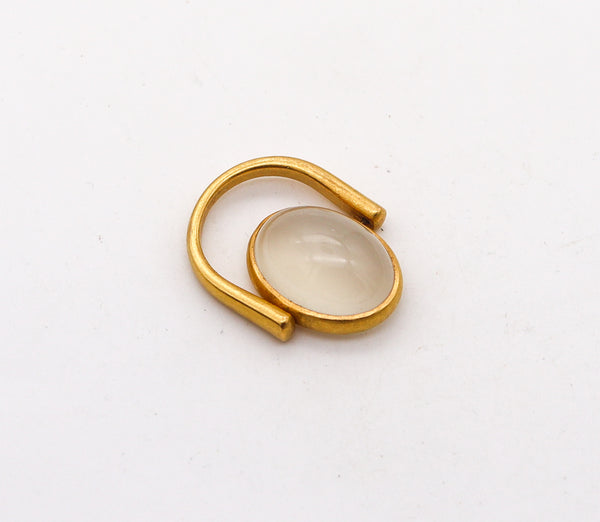 -Roman Revival Signet Ring In 18Kt Yellow Gold With 18.49 Ctw Cat's Eye Moonstone