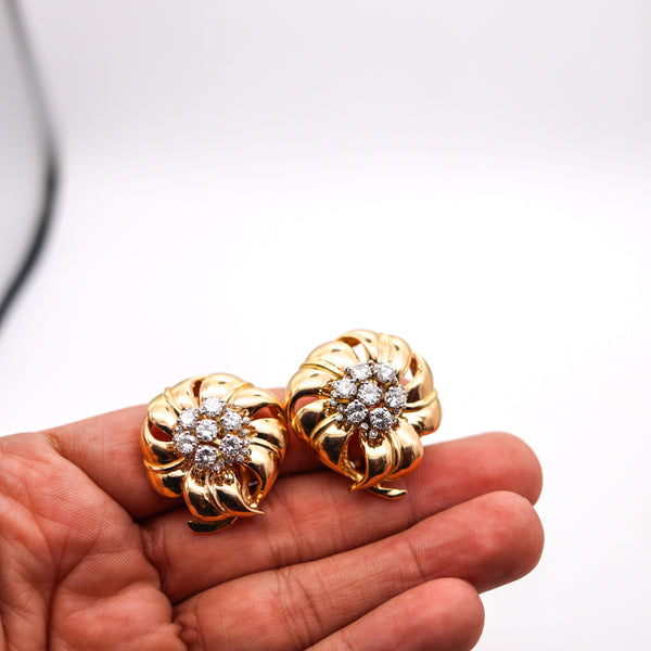 FRENCH 1970 Modernist Clips-On Earrings In 18Kt Gold With 4.24 Ctw Diamonds