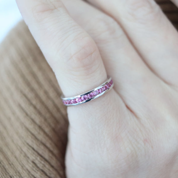 ETERNITY Classic Ring Band In 18Kt White Gold With 1.30 Carats In Pink Sapphires