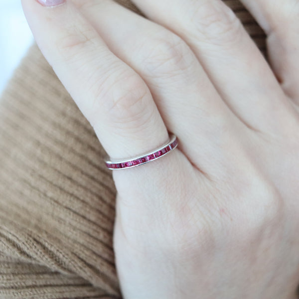 ETERNITY Classic Ring Band In 14Kt White Gold With 1.40 Carats In Vivid Red Rubies