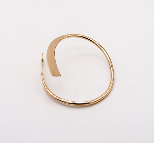 -Betty Cooke 1990 Asymmetrical Sculptural Bangle In 14Kt Gold With Diamond