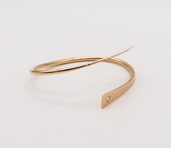 -Betty Cooke 1990 Asymmetrical Sculptural Bangle In 14Kt Gold With Diamond