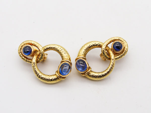 -David Webb 1970 Dangle Clips-on Earrings In 18Kt Gold With 7.34 Ctw Sapphires