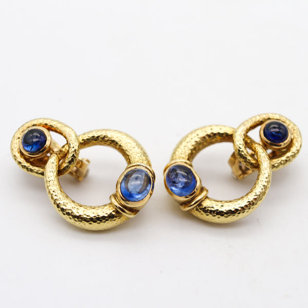 -David Webb 1970 Dangle Clips-on Earrings In 18Kt Gold With 7.34 Ctw Sapphires