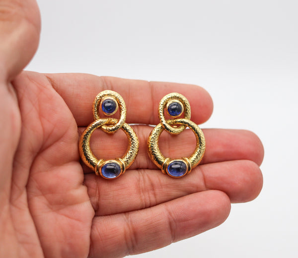 -David Webb 1970 Dangle Clips-on Earrings In 18Kt Gold With 7.34 Ctw Sapphires
