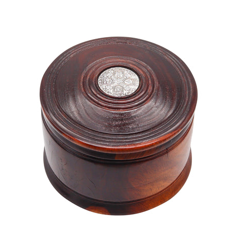 ENGLAND 1787 George III Tobacco Round Desk Box In Carved Wood And Silver