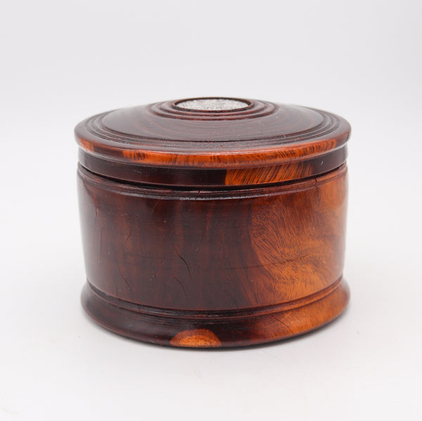 ENGLAND 1787 George III Tobacco Round Desk Box In Carved Wood And Silver