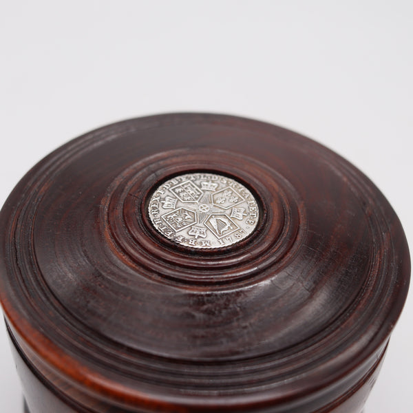 ENGLAND 1787 George III Tobacco Round Desk Box In Carved Wood And Silver