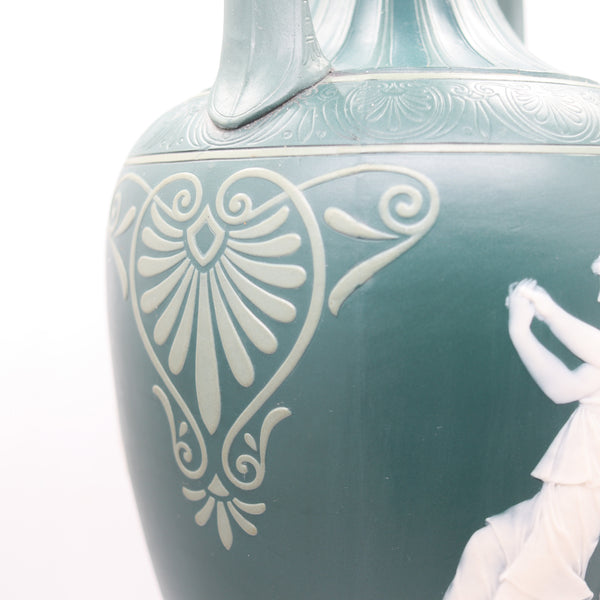 VILLEROY & BOCH METTLACH 1890 Phanolith Neo Classic Green Cameo Amphora