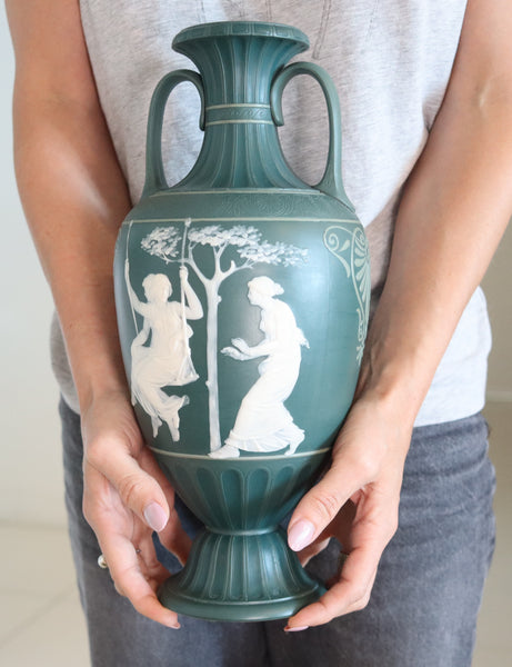 VILLEROY & BOCH METTLACH 1890 Phanolith Neo Classic Green Cameo Amphora